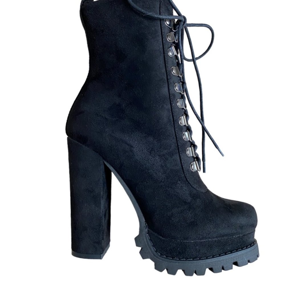 Glaze Black Suede Lace-Up Grommet Fastenings Chunky Platform 5" Block He…